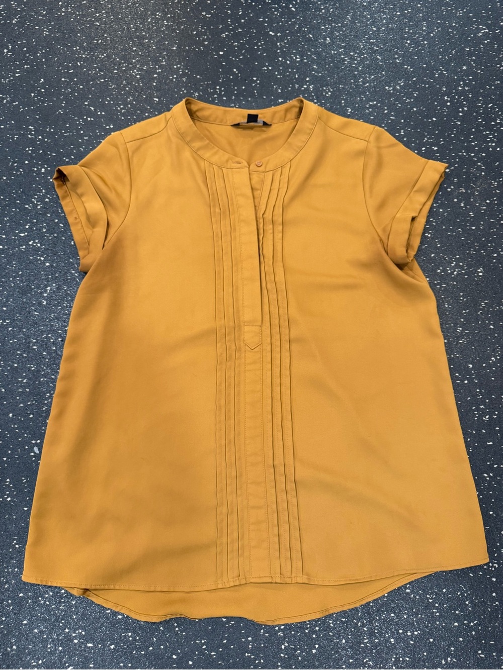 Simply Vera Vera Wang Mustard Pintuck Short Sleeve Blouse
